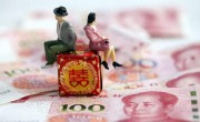 女方要求30万彩礼一分不少！新婚夜男方铺白布验身：看你值多少？