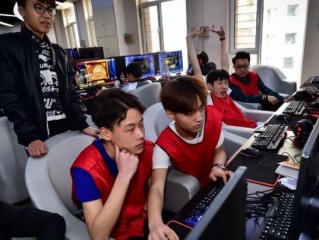 大学生“奶头乐”现象在学校频发，学生沉浸其中，家长却浑然不知