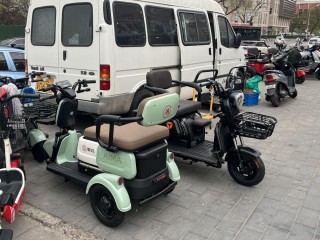沉重的代步车 | 哪些是合规电动三四轮车？上路有哪些要求？