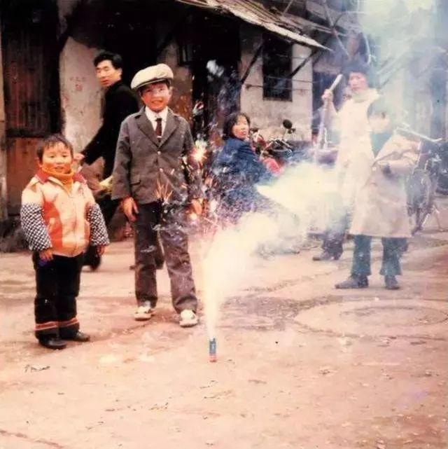 老照片：100张80年代过年照，看完都是满满的回忆