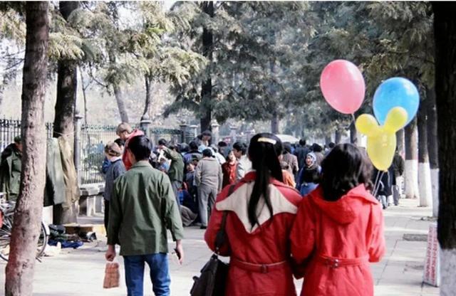 老照片：100张80年代过年照，看完都是满满的回忆
