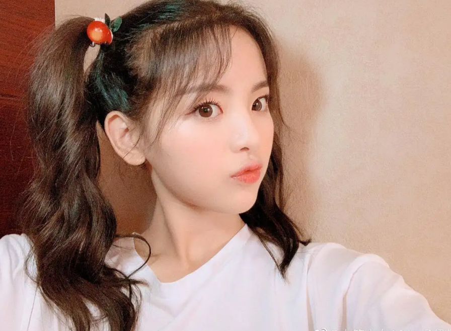 从餐厅服务员到顶流女明星,杨超越的观众缘为什么这么好