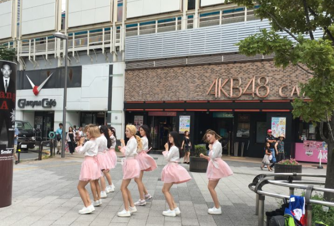 从餐厅服务员到顶流女明星,杨超越的观众缘为什么这么好