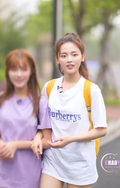 从餐厅服务员到顶流女明星,杨超越的观众缘为什么这么好