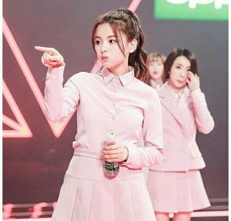 从餐厅服务员到顶流女明星,杨超越的观众缘为什么这么好