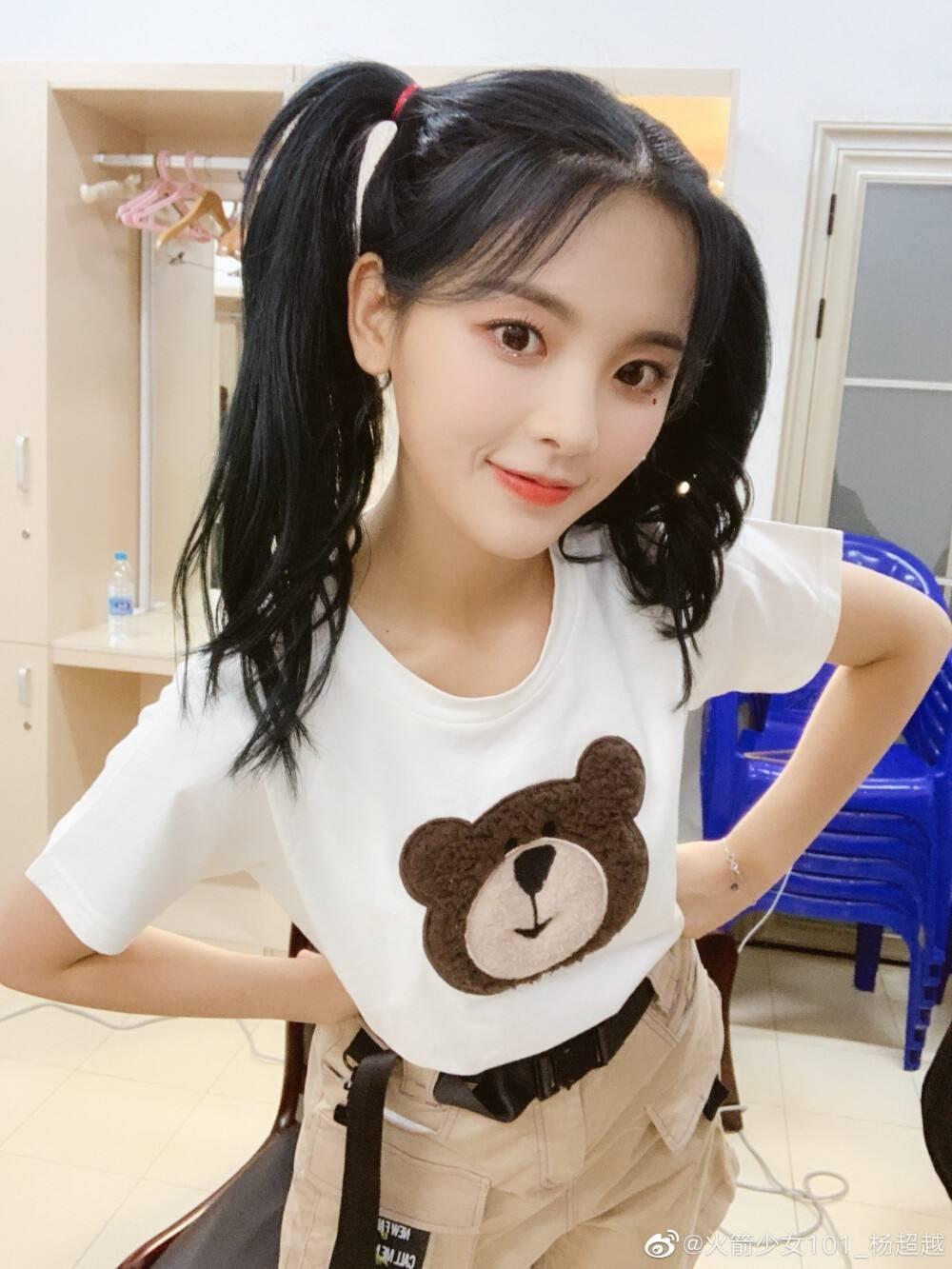 从餐厅服务员到顶流女明星,杨超越的观众缘为什么这么好