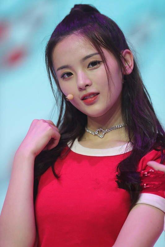 从餐厅服务员到顶流女明星,杨超越的观众缘为什么这么好