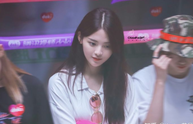 从餐厅服务员到顶流女明星,杨超越的观众缘为什么这么好